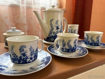 Sada šálků na kávu nebo čaj. 6 kusů s podšálkem,