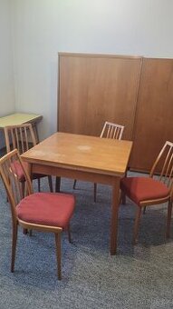 Jídelní stůl +4 židle