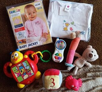 Nové kojenecké dívčí oblečení, 62/68 + hračky