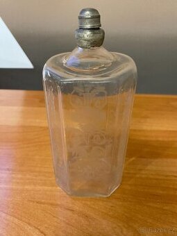 Sběratel nabízí staré empírové sklo