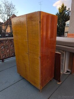 Postel skříň nábytek