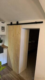 Řemeslně vyráběné masivní interiérové dveře