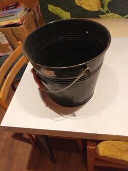 Kbelík hnědý smaltovaný