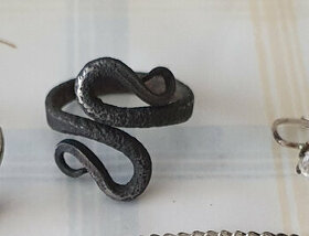 Prsten černý had, 16/20mm