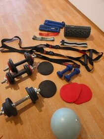 Cvičební pomůcky, TRX, činky, roller, gumy, míček