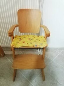 Dřevěná jídelní židlička