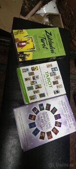 Tarot karty a knížky