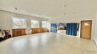 Pronájem větší části patra v komerční budově 130 m2, Pelhřim