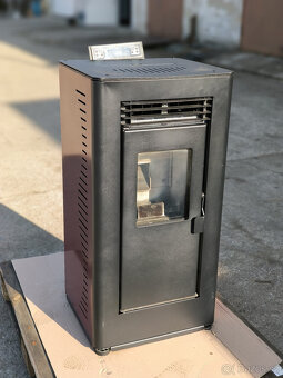 Peletová kamna 10kw - zánovní