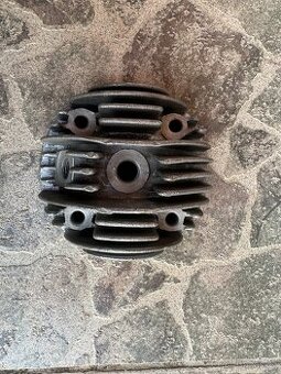 Hlava asi ze stabilního motoru