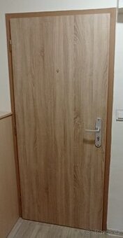 Vstupní protipožární bytové dveře
