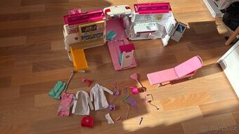 Barbie Ambulance - Mobilní klinika Mattel