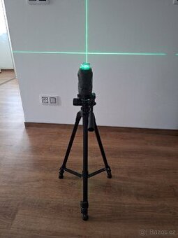 Aku křížový liniový laser se stativem