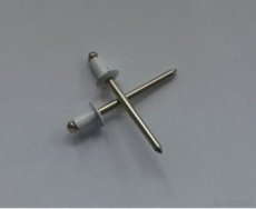 Trhací nýt ocelový St/St 4,8x8 - bílá barva RAL9010