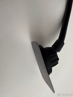 Magnetický držák do auta na telefon