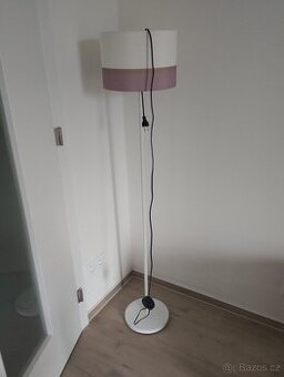 Stojací lampa