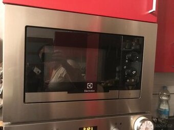 Vestavná mikrovlnná trouba Electrolux