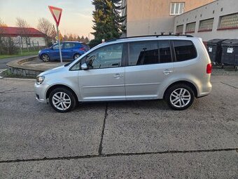 Dobrý den nabízím k prodeji krásný rodiny vůz Volkswagen Tou