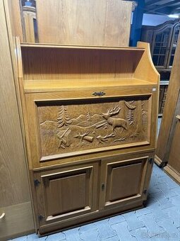 Sekretář myslivecké motivy