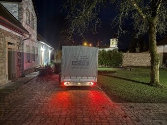 Nákladní vozík s plachtou do 2t bržděný (ŘP B+E)