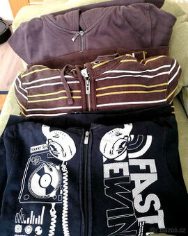 MIKINA S KAPUCOU 3 KUSY