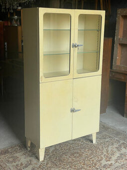 Lékařská vitrína / skříňka