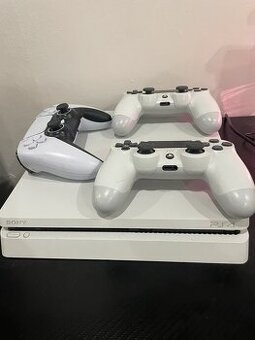 PS4 SLIM + 3 OVLADAČE
