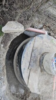 Jímka na vodu 6m3 - k obetonovani cca 1,7 výška a 2m průměr