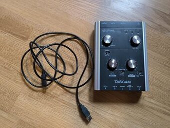 Externí USB zvuková karta TASCAM US-122MKII