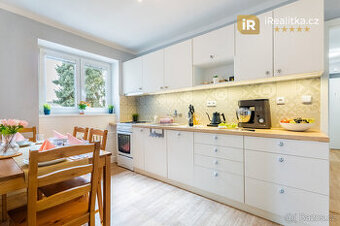 Prodej bytu 3+1, 73 m2, 2 sklepy, Pardubice - Bílé Předměstí