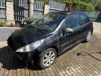 Prodám bud celek nebo rozprodám na ND Peugeot 207