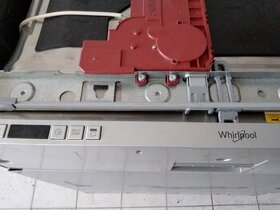 Myčka Whirpool,2,5roku,samootevirani dveří,výstavba,60cm sir