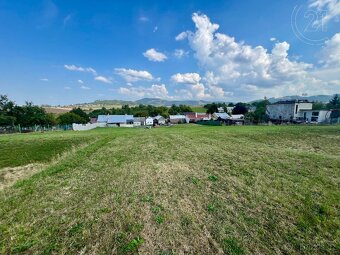 Prodej prostorného pozemku v Hlinsku pod Hostýnem – 5 217 m²