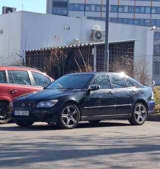Lexus IS200