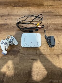Playstation 1 Slim + Hry