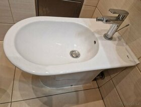 bidet stojici vc. baterie - znacka ROCA
