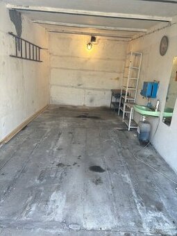 Pronájem garáže 19m2 s elektřinou O.-Třebovice Pod Výhonem