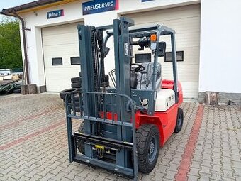 Vysokozdvižný vozík 2.5T, 3.0m zdvih, BENZIN / LPG