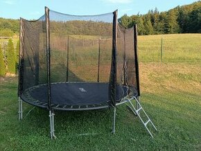 Trampolína