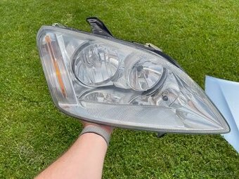 Světla ford focus C-Max (Zalakovane proti žloutnutí)