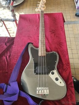 elektrická baskytara Squier