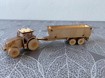 Nový dřevěný model Zetor Crystal s vlekem