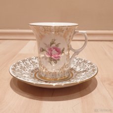 Zdobený hrníček a talířek