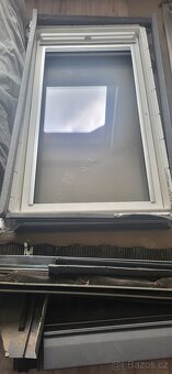 Prodám střešní okno Velux GGU M08 se zateplovací sadou BDX