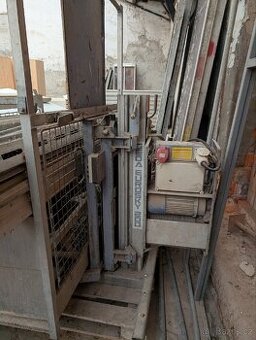 GEDA 200Z – stavební materiálový výtah / jeřáb (2014)