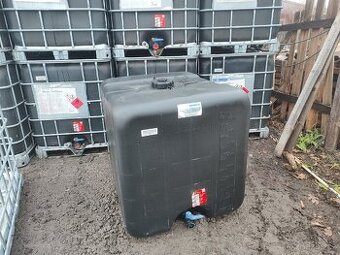 Plastová nádrž z ibc klece