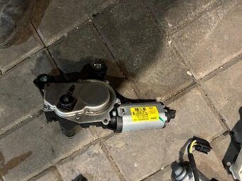 Audi a6 c6 4f motorek stěrače zadní