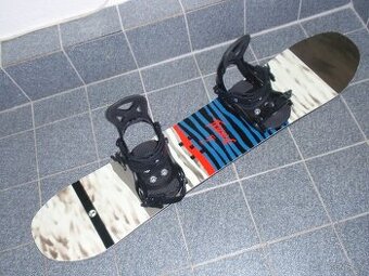 PĚKNÝ NABROUŠENÝ SNOWBOARD TRANS 120 CM+VÁZÁNÍ VEL.M