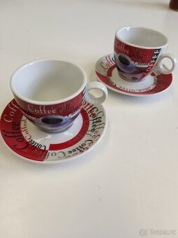 Dvojice espresso šálků s podšálky – motiv Coffee