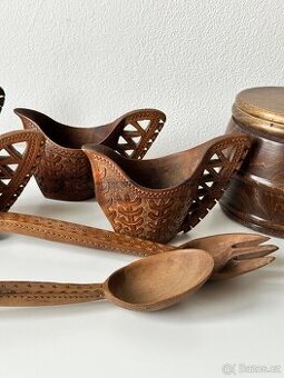 Svatební poháry ručně vyřezávané ze dřeva